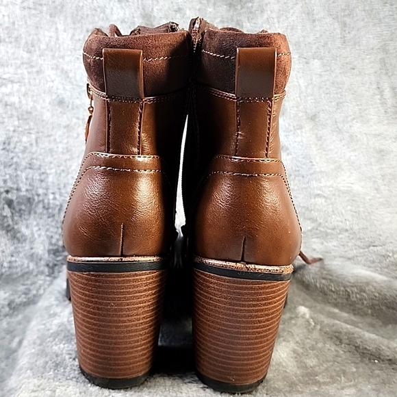 Eva & Zoe Palmer  women's lace-up Combat Boots .Size 9.  Chunky 3 inch heel. - Picture 10 of 10